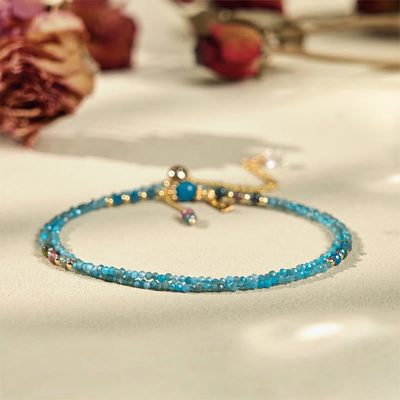 Bracelet triple tour créatif Foviel en perles d'apatite naturelle ultra-fines de 3 mm et cuivre plaqué or 14 carats