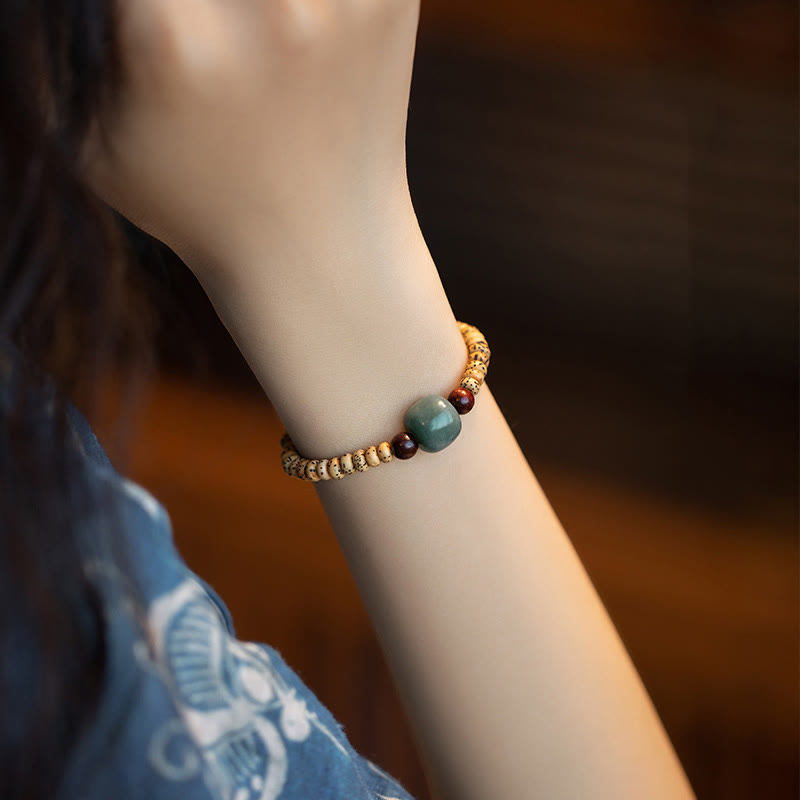 Bracelet de sagesse Foviel en bois de santal rouge à petites feuilles et graines de Bodhi