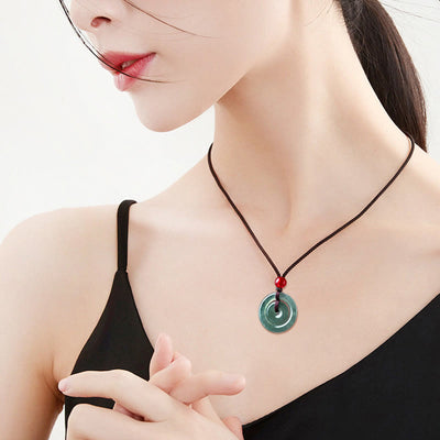 Pendentif collier Foviel en jade vert double boucle de paix pour l'abondance