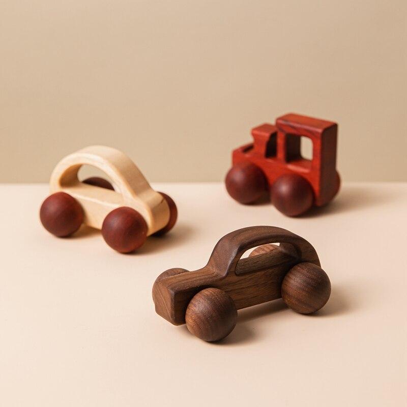 Juego de coches de madera Fidtoy para niños pequeños - Coches de juguete de empuje y rodamiento de 3 piezas para bebés