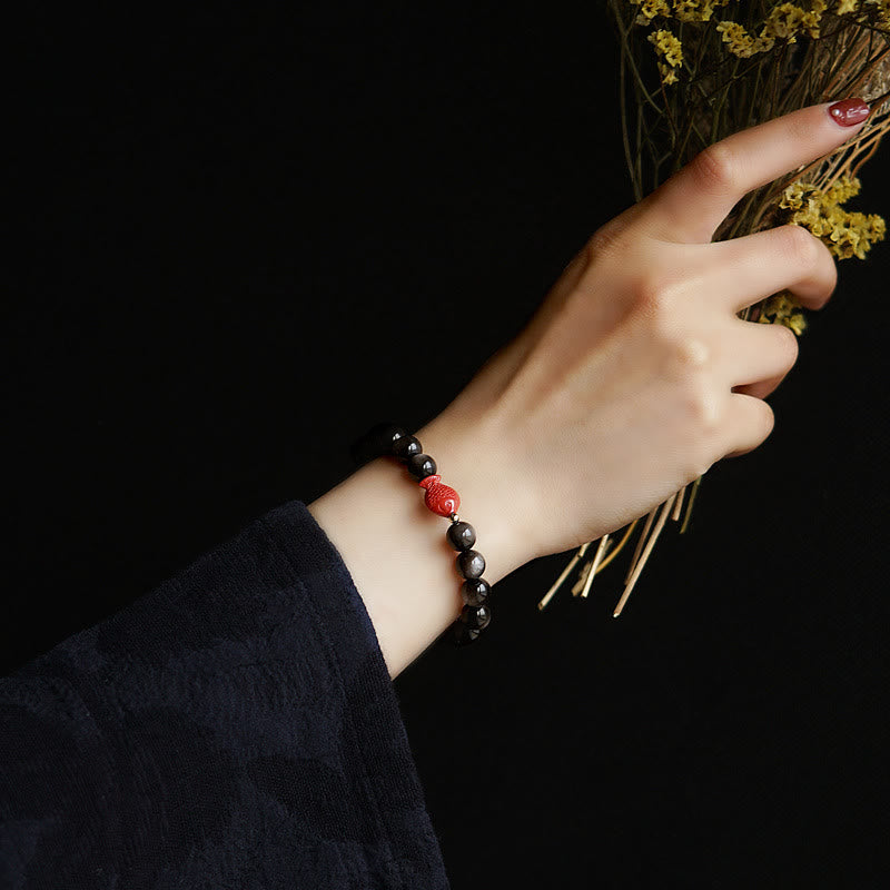 Bracelet Foviel en obsidienne argentée naturelle, cinabre et motif de poisson koï pour une protection apaisante