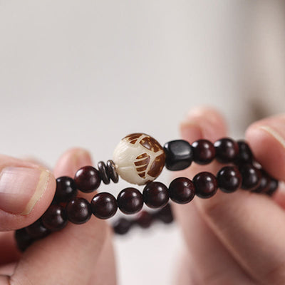 Bracelet double tour de protection Foviel en bois de santal rouge à petites feuilles et graines de Bodhi sculptées en forme de lotus