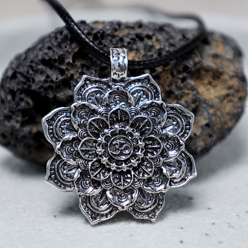 Pendentif collier bénédiction lotus tibétain Foviel
