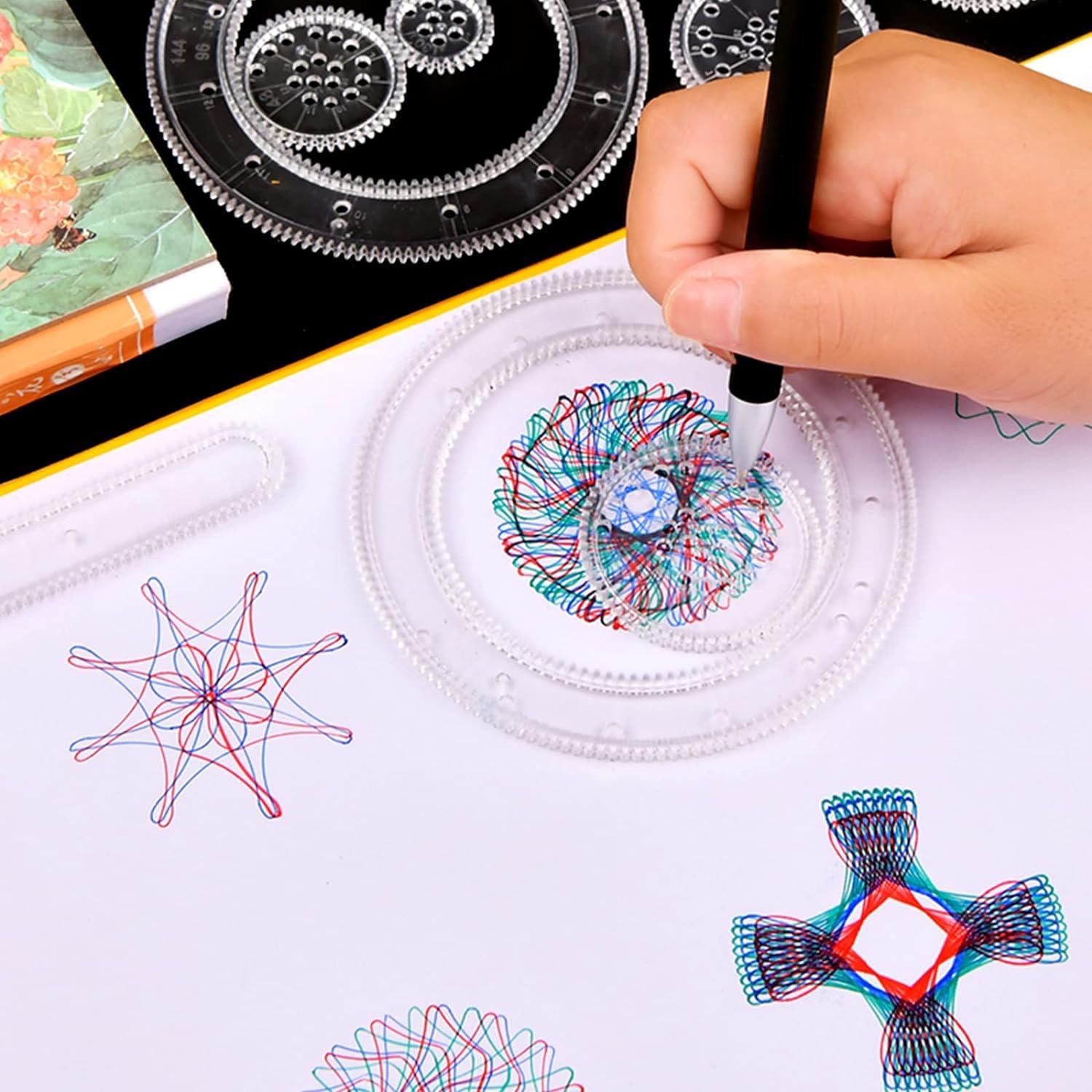 Juego de patrones geométricos de dibujo artístico en espiral - 938