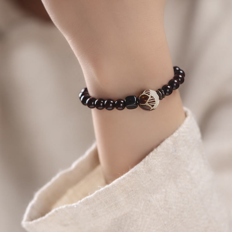 Bracelet double tour de protection Foviel en bois de santal rouge à petites feuilles et graines de Bodhi sculptées en forme de lotus