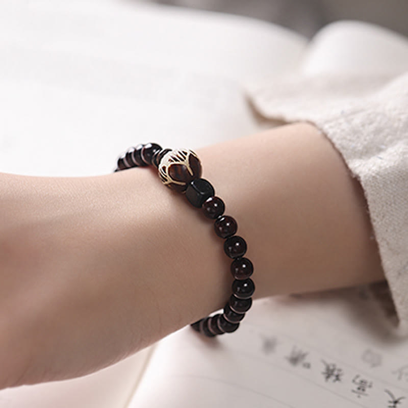 Bracelet double tour de protection Foviel en bois de santal rouge à petites feuilles et graines de Bodhi sculptées en forme de lotus