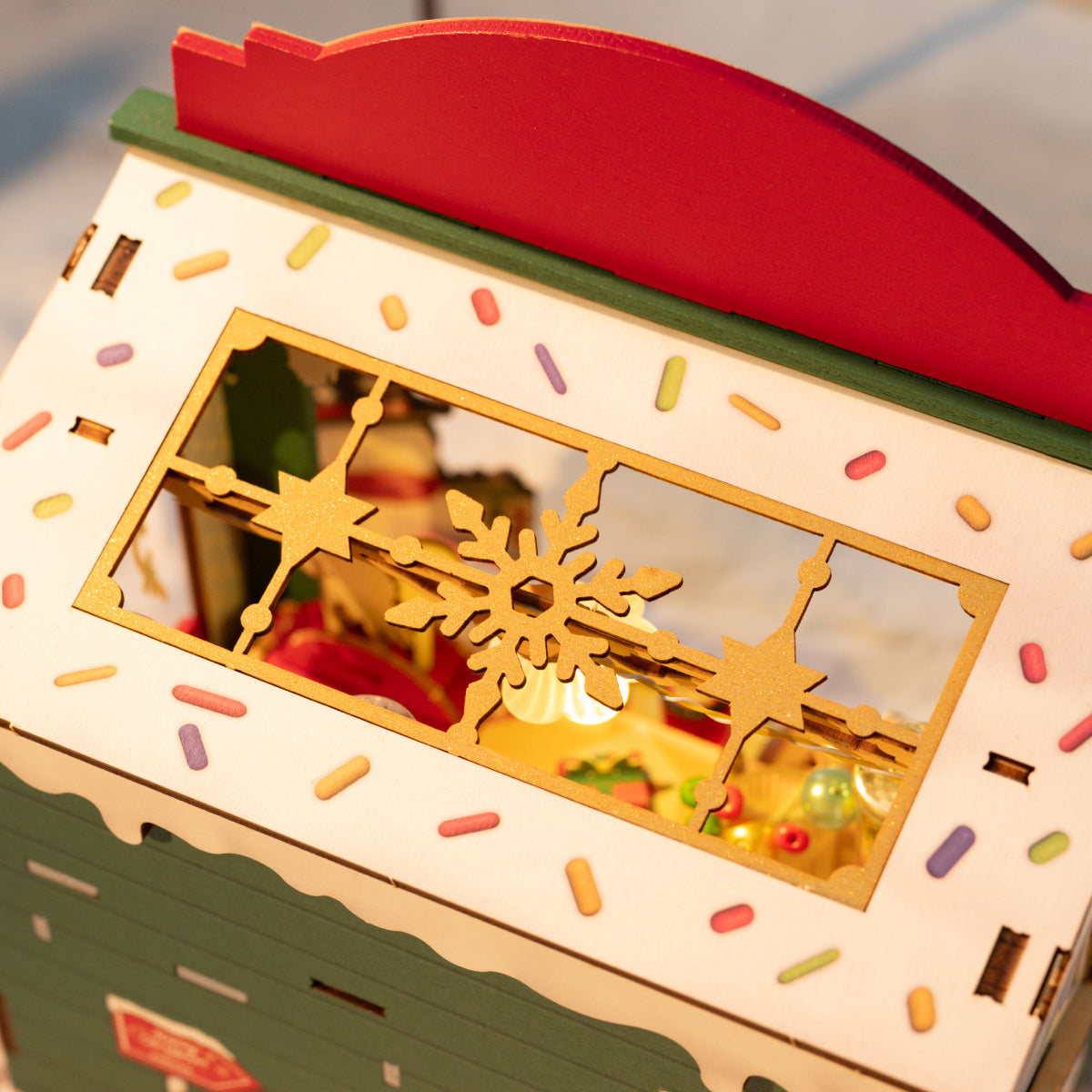 Casa en Miniatura DIY: Puesto de Dulces Navideños
