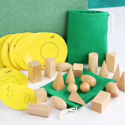 Veinte formas geométricas sólidas con 10 tarjetas
