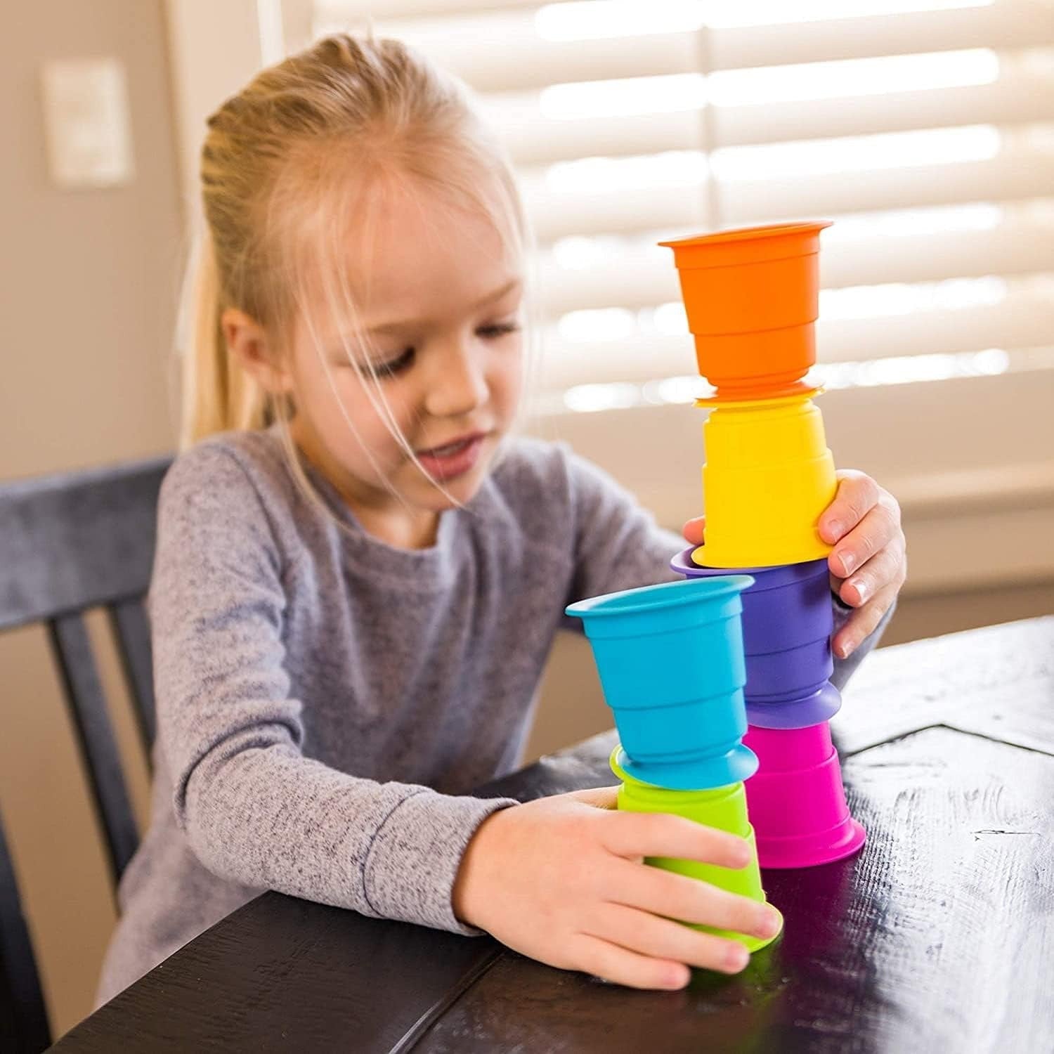 Fidtoy Gobelets empilables souples et colorés en caoutchouc, 6 pièces, jouet de bain pour bébé pour l'apprentissage précoce
