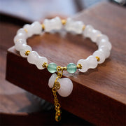 Bracelet Foviel en jade néphrite blanc doré avec motif bambou, sac à fortune et caractère Fu