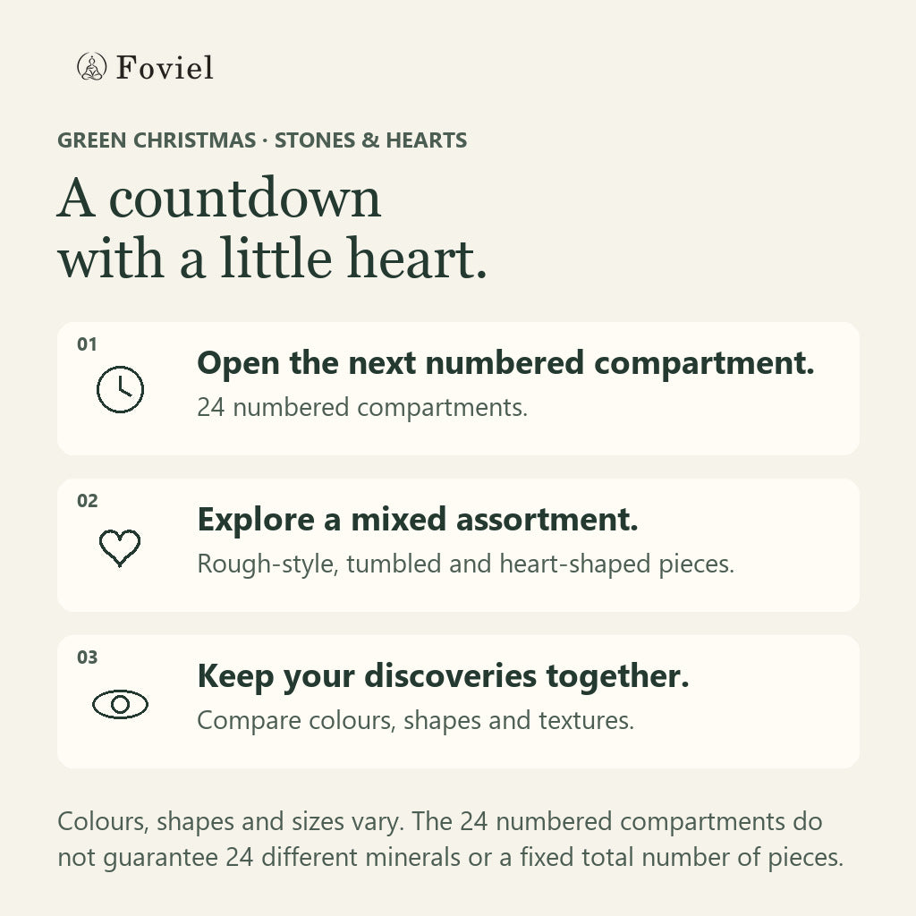 Original guide for the Green Christmas Mixed Stones and Hearts calendar: open a numbered compartment and explore rough-style, tumbled and heart-shaped pieces; 24 compartments do not guarantee 24 different minerals or a fixed piece count.