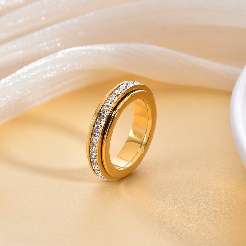 Golden spinner ring with clear square faceted stones